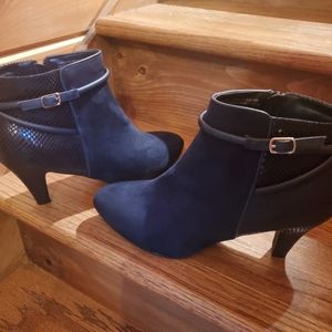 NWT Karen Scott Melinna Navy Ankle Booties 9.5 Medium